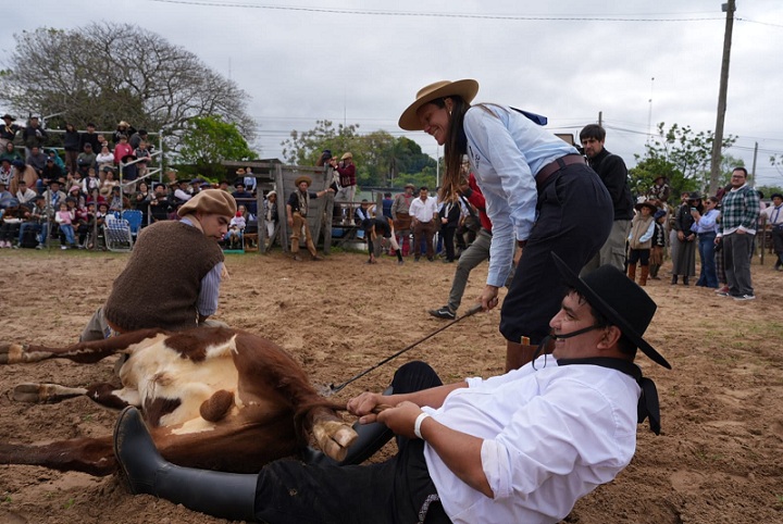 Valdés destacó el valor de las tradiciones en la Fiesta de la Yerra y Doma 
